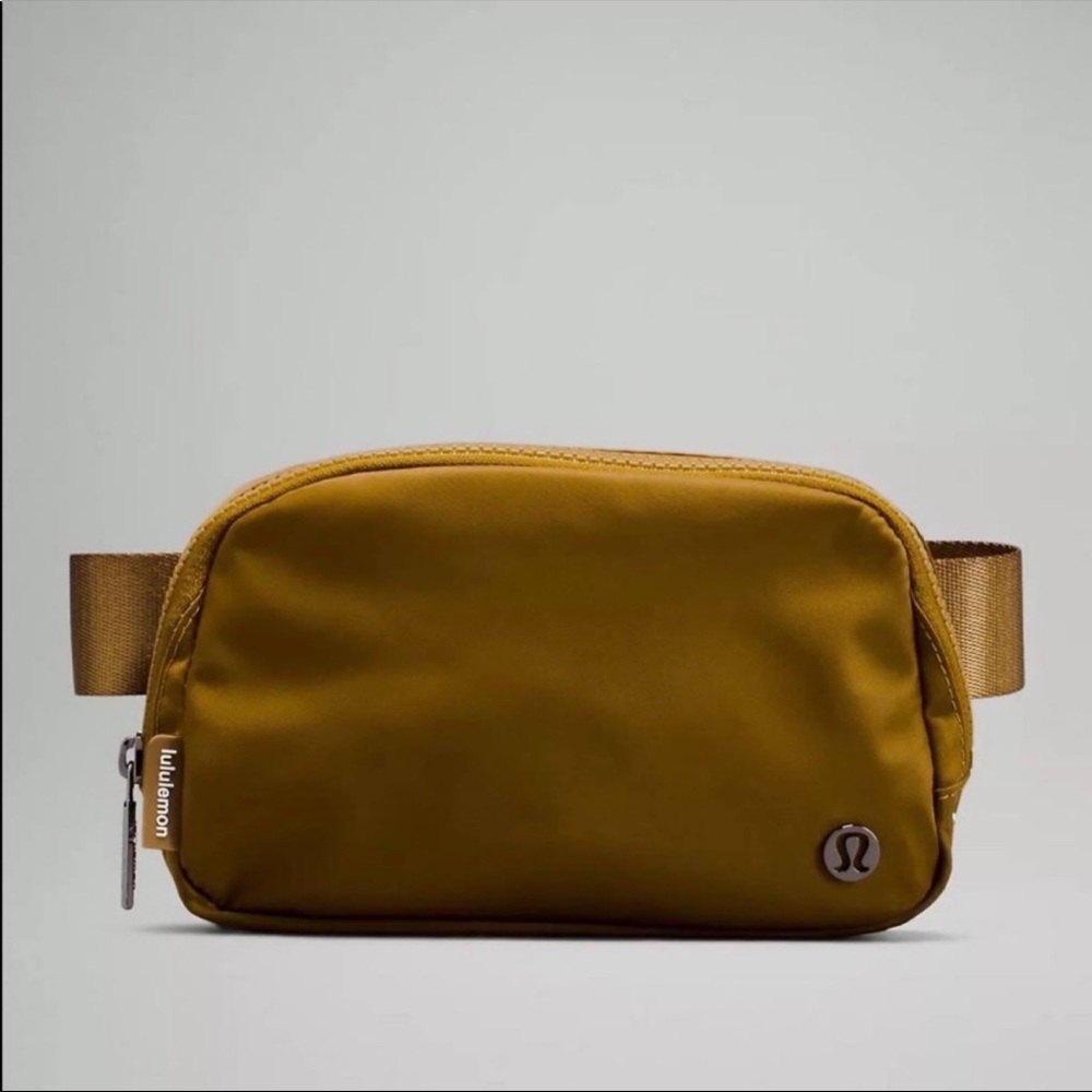 Lululemon Everywhere Belt Bag (burnt caramel)